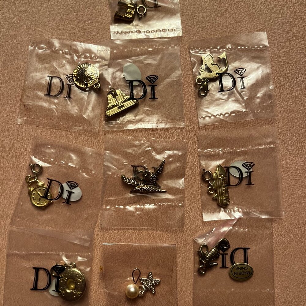 Diamonds International Gold Tone Bracelet & SURPRISE 2 Charms NEW